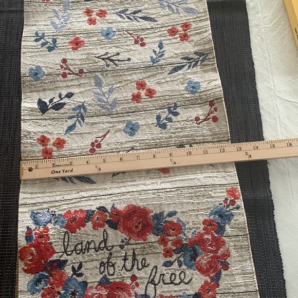 Table runner - Picture 4 of 4